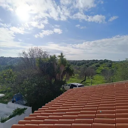 Dom wakacyjny Moradia De Campo Isolada Com Piscina A 5km Da