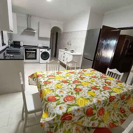 Dom wakacyjny Moradia De Campo Isolada Com Piscina A 5km Da