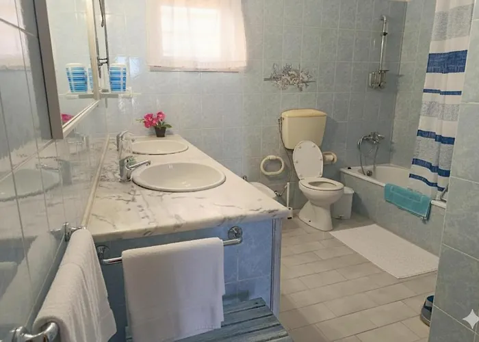 Moradia De Campo Isolada Com Piscina A 5km Da Hébergement de vacances *