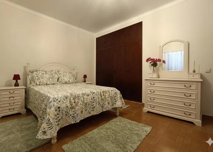 Moradia De Campo Isolada Com Piscina A 5km Da *